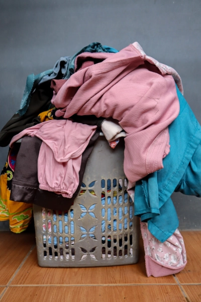 Overflowing Hamper 400X600